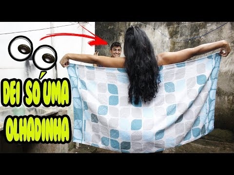 Mulher americana veio com uma rede de toalha para o peito Ta-Ta Toalha