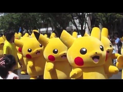 Au Japon, il y avait un défilé d'énormes Pikachu
