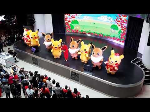 Japonya'da dev bir Pikachu geçidi vardı