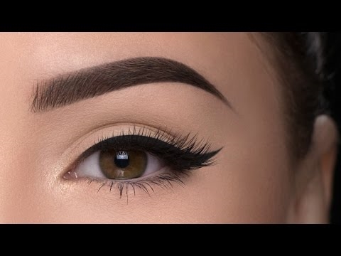 Beauty blogger has come up with a way to build their eyebrows