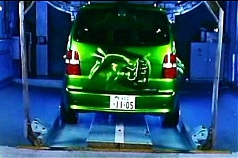 בפרסומת אאודי, הכלה הושווה מכונית משומשת.
