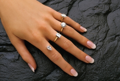 เปลี่ยนใหม่สำหรับแหวนแต่งงาน - เจาะบนนิ้ว