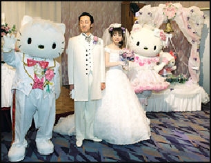 Японската двойка направи сватбена снимка на фона на експлозията