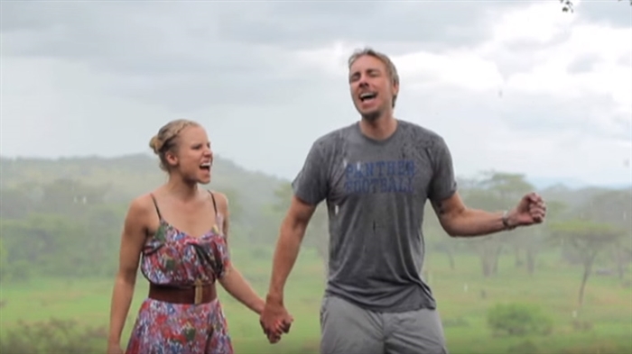 크리스틴 벨 (Kristen Bell)과 댁스 셰퍼드 (Dax Shepard)는 아프리카에서 휴가에 관한 클립을 썼습니다.