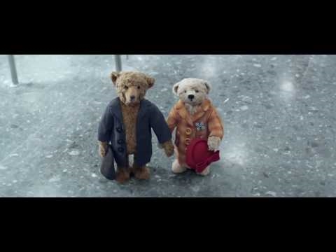 Heathrow faisant de la publicité avec des ours en peluche plus âgés